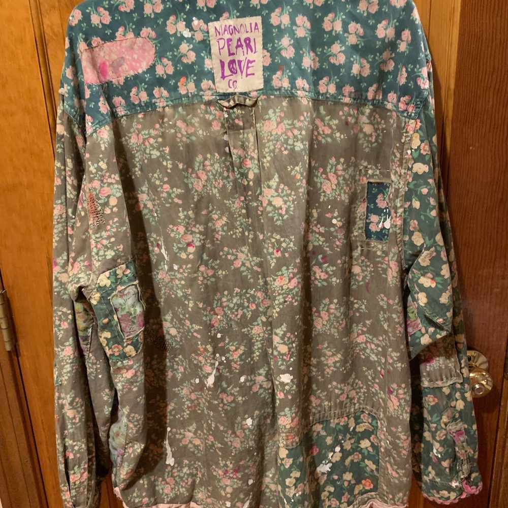 Magnolia Pearl Green Floral Shirt with Pink Trim - Picture 6 of 9